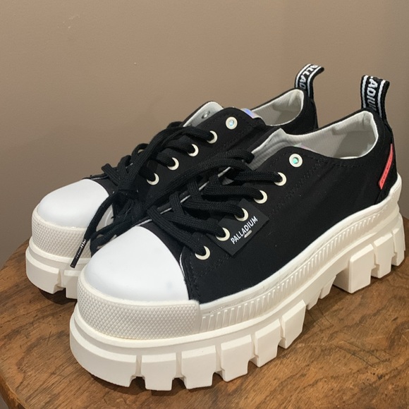 Palladium - Free People - ‘Revolt LO TX’ Boots - Slightly Imperfect - Picture 1 of 6